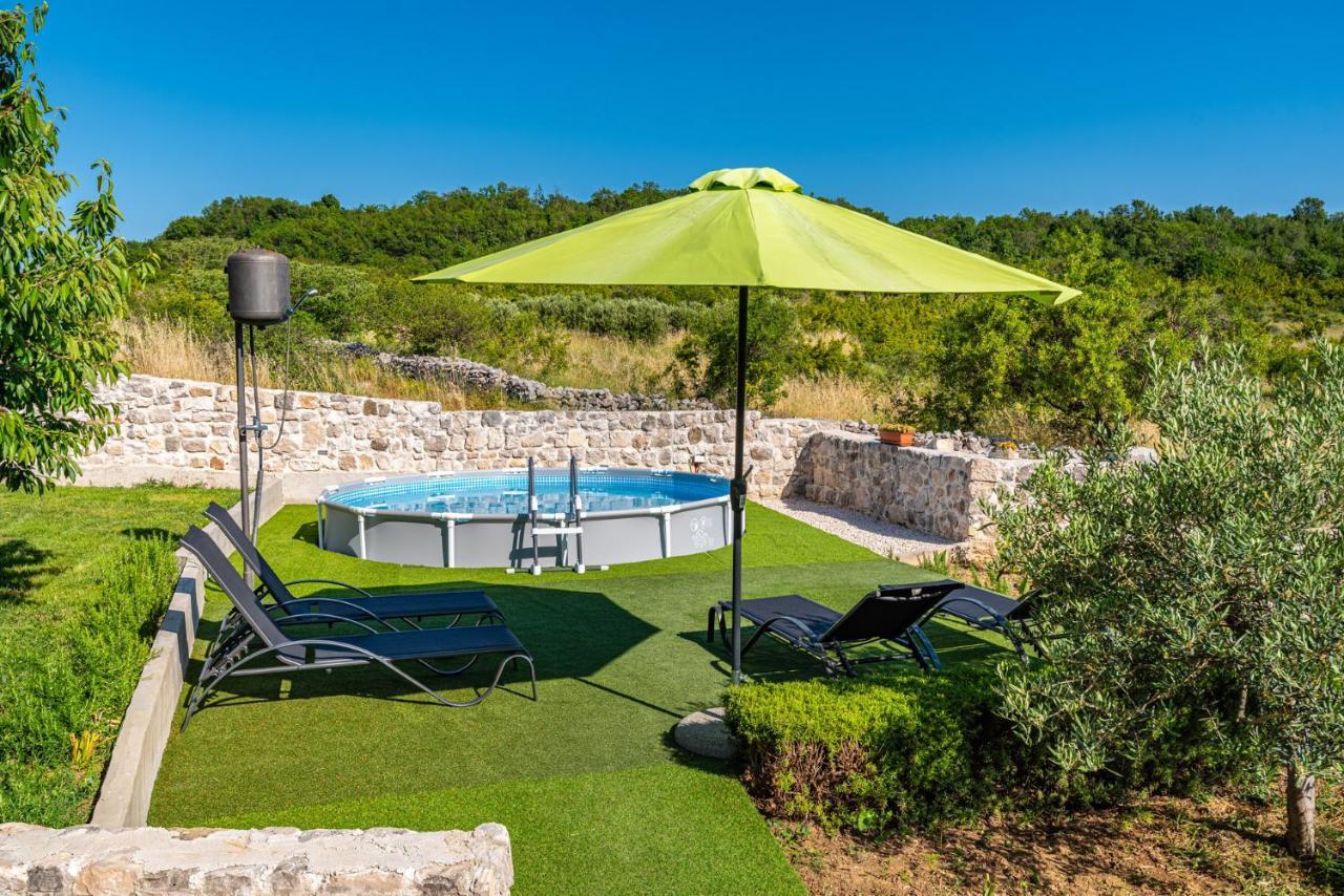 Holiday Home Ante With Beautiful Private Garden Nadin Eksteriør billede