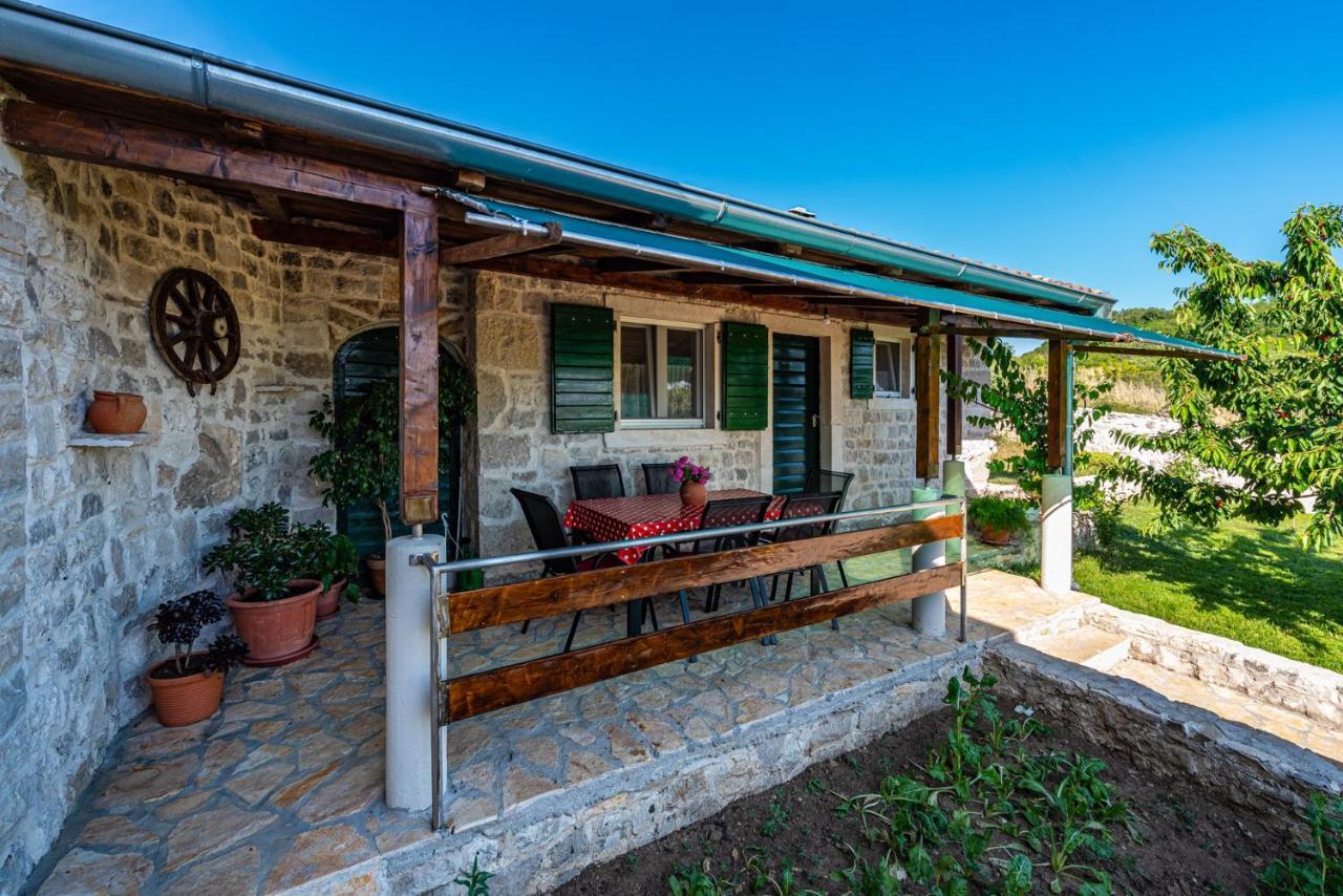 Holiday Home Ante With Beautiful Private Garden Nadin Eksteriør billede