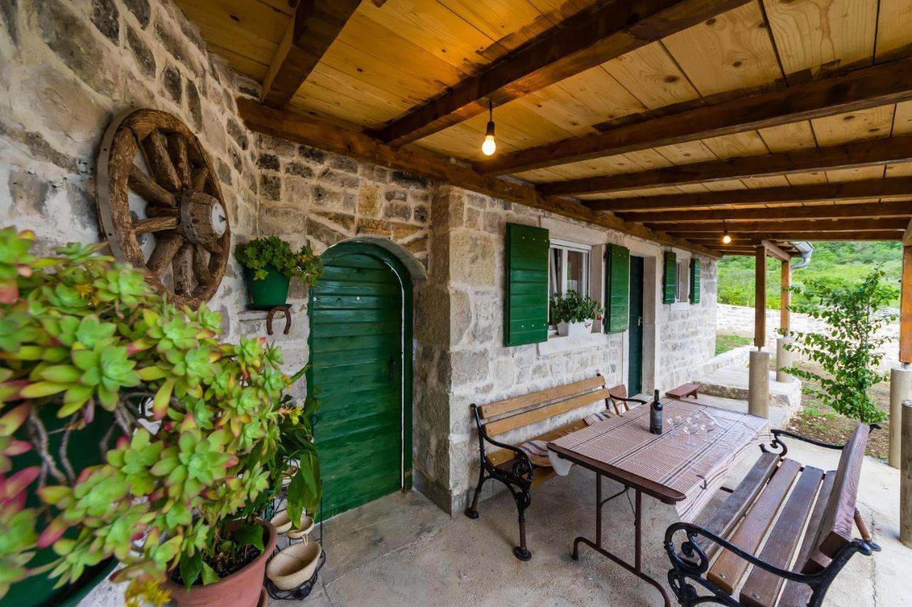 Holiday Home Ante With Beautiful Private Garden Nadin Eksteriør billede