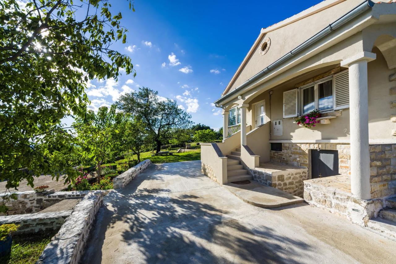 Holiday Home Ante With Beautiful Private Garden Nadin Eksteriør billede